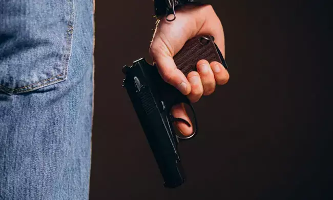 ಸಹಪಾಠಿಗೆ ಗುಂಡಿಕ್ಕಿದ ಹದಿಹರೆಯದ ಬಾಲಕರು!