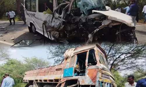 ಚಾಮರಾಜನಗರ : ಲಾರಿ–ಟೆಂಪೋ ಟ್ರಾವೆಲರ್ ಢಿಕ್ಕಿ: ಹಲವರಿಗೆ ಗಾಯ, ಆಸ್ಪತ್ರೆಗೆ ದಾಖಲು