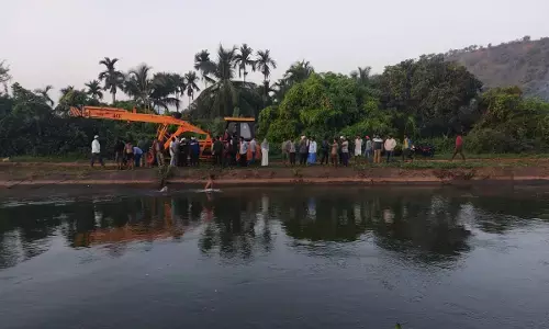 ದಾವಣಗೆರೆ | ಭದ್ರಾ ಕಾಲುವೆಗೆ ಬಿದ್ದ ಕಾರು: ಇಬ್ಬರು ಮೃತ್ಯು; ನಾಲ್ವರು ಪಾರು
