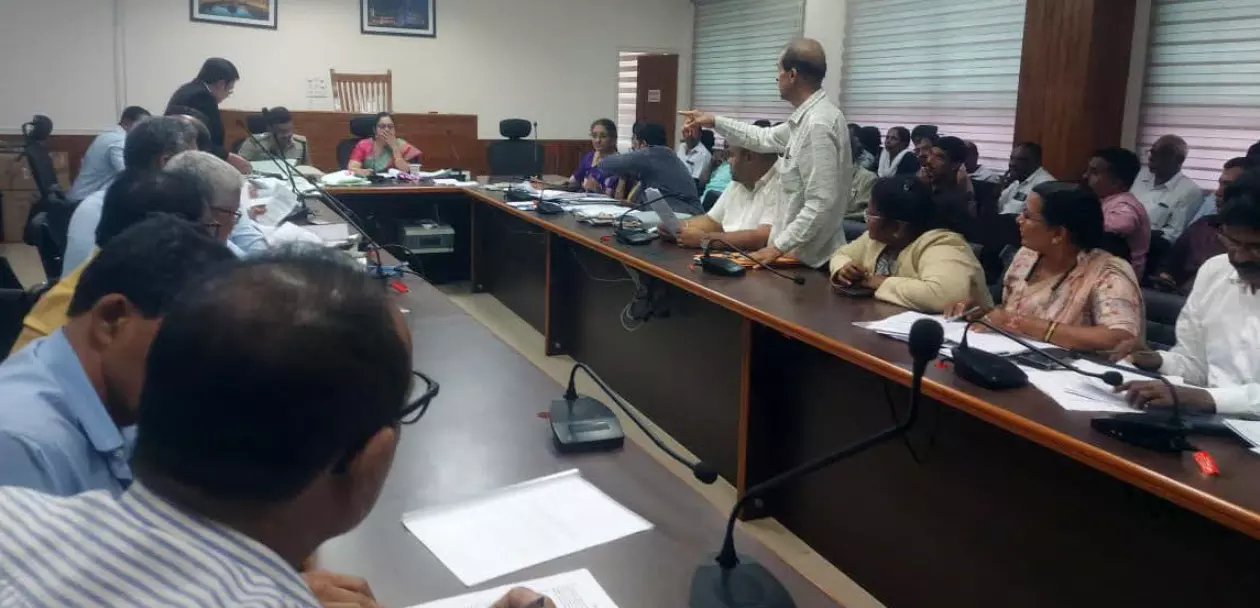 ಬಸ್‌ಗಳಲ್ಲಿ ಪ್ರಯಾಣಿಕರ ಸುರಕ್ಷತೆಗೆ ಆದ್ಯತೆ ನೀಡದಿದ್ದರೆ ಕ್ರಮ : ಡಿಸಿ