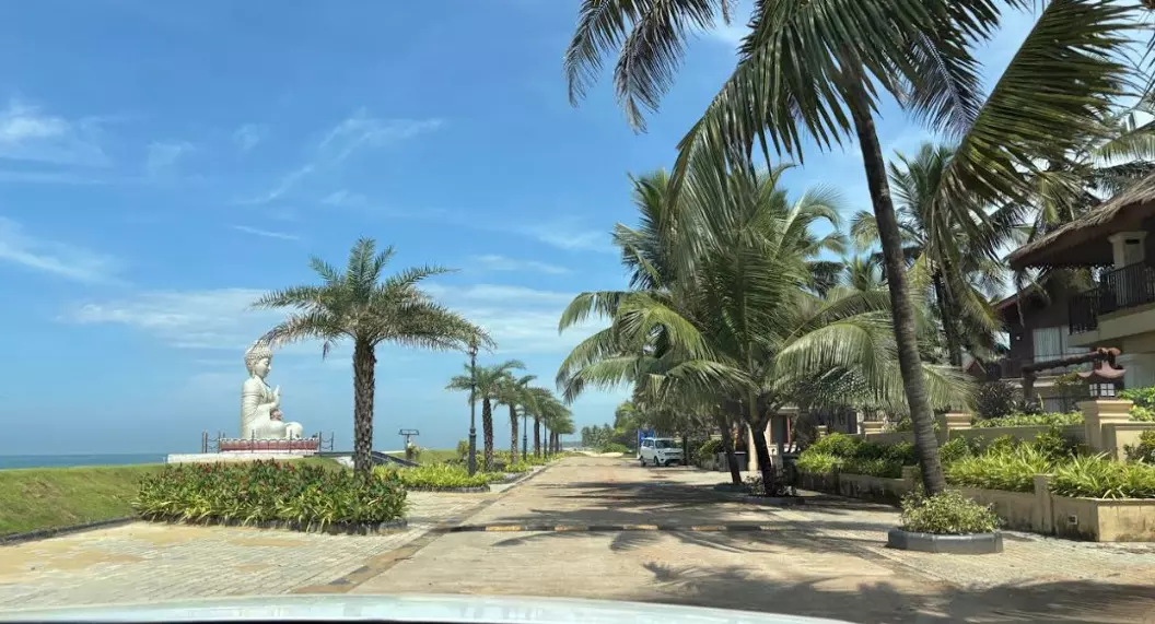 ಸಿಆರ್ಝೆಡ್ ನಿಯಮಾವಳಿ ಸಡಿಲಿಕೆ : ನಾಯಿಕೊಡೆಗಳಂತೆ ತಲೆ ಎತ್ತುತ್ತಿರುವ ರೆಸಾರ್ಟ್ಗಳು ಸಿಆರ್ಝೆಡ್ ನಿಯಮಾವಳಿ ಸಡಿಲಿಕೆ : ನಾಯಿಕೊಡೆಗಳಂತೆ ತಲೆ ಎತ್ತುತ್ತಿರುವ ರೆಸಾರ್ಟ್ಗಳು