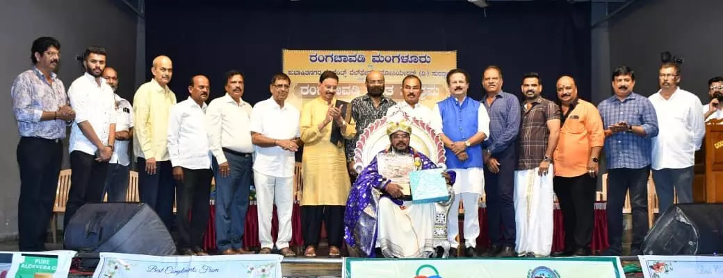 ಸುರತ್ಕಲ್ ನಲ್ಲಿ ರಂಗುರಂಗಿನ ರಂಗೋತ್ಸವ : ನವೀನ್ ಡಿ ಪಡೀಲ್ ಗೆ ರಂಗಚಾವಡಿ ಪ್ರಶಸ್ತಿ ಪ್ರದಾನ
