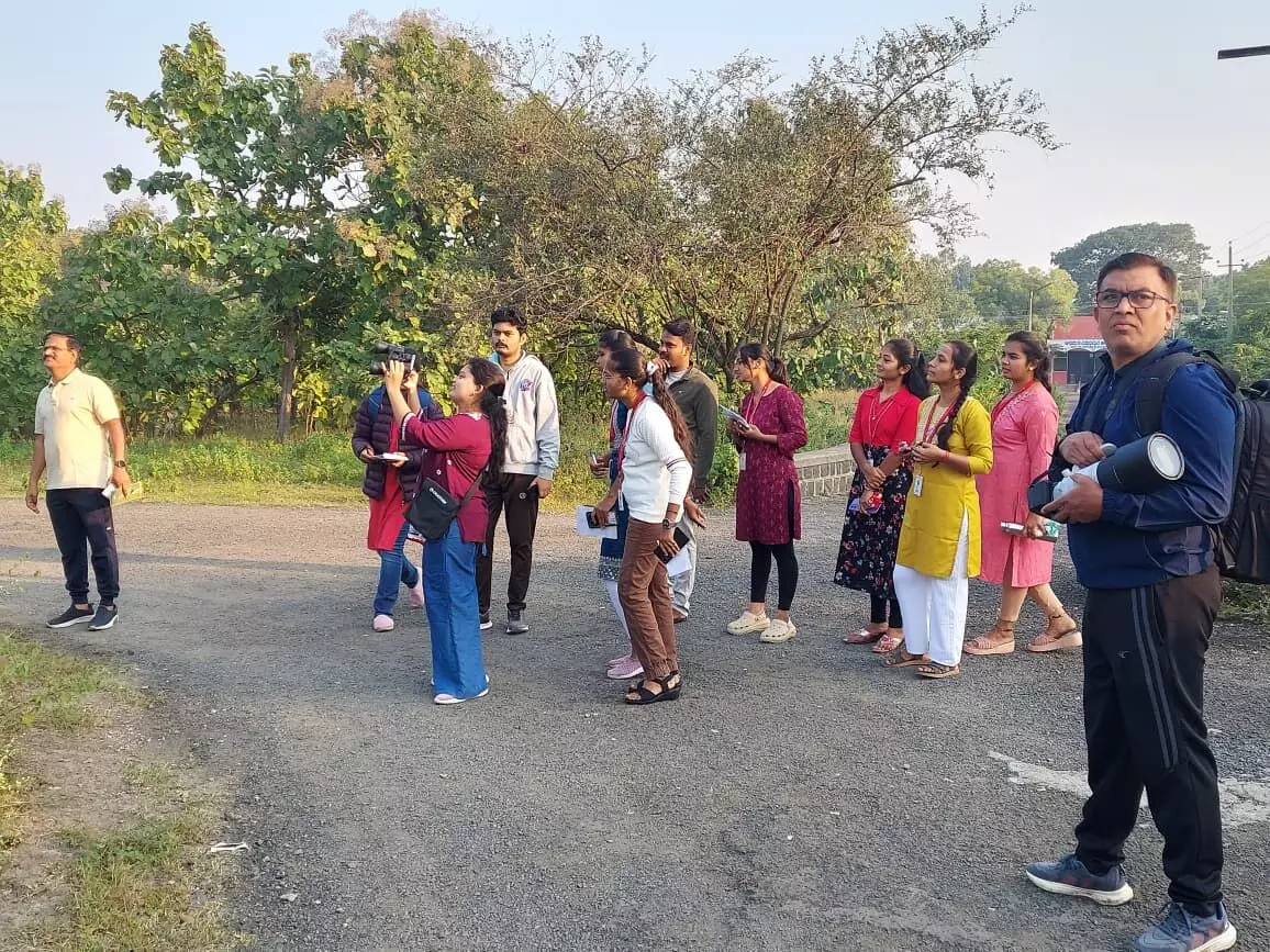 ಕಲಬುರಗಿ | ಪಕ್ಷಿ ತಜ್ಞ ಡಾ.ಸಲೀಮ್ ಅಲಿ ಜನ್ಮದಿನಾಚರಣೆ ; ಪಕ್ಷಿಗಳ ವೀಕ್ಷಣಾ ಕಾರ್ಯಕ್ರಮ ಕಲಬುರಗಿ | ಪಕ್ಷಿ ತಜ್ಞ ಡಾ.ಸಲೀಮ್ ಅಲಿ ಜನ್ಮದಿನಾಚರಣೆ ; ಪಕ್ಷಿಗಳ ವೀಕ್ಷಣಾ ಕಾರ್ಯಕ್ರಮ