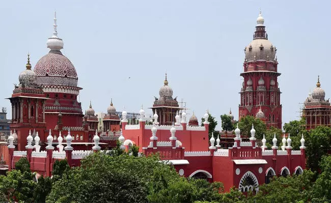 ತೃತೀಯ ಲಿಂಗಿಗಳಿಗೆ ಮಕ್ಕಳನ್ನು ದತ್ತು ತೆಗೆದುಕೊಳ್ಳುವ ಅವಕಾಶ ಏಕೆ ನೀಡಬಾರದು?: ಕೇಂದ್ರವನ್ನು ಪ್ರಶ್ನಿಸಿದ ಮದ್ರಾಸ್ ಹೈಕೋರ್ಟ್