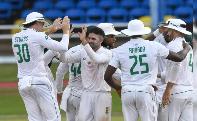 ಮೊದಲ ಟೆಸ್ಟ್: ಕೋಲ್ಕತಾಕ್ಕೆ ಆಗಮಿಸಿದ ದಕ್ಷಿಣ ಆಫ್ರಿಕಾ ಕ್ರಿಕೆಟ್ ತಂಡ ಮೊದಲ ಟೆಸ್ಟ್: ಕೋಲ್ಕತಾಕ್ಕೆ ಆಗಮಿಸಿದ ದಕ್ಷಿಣ ಆಫ್ರಿಕಾ ಕ್ರಿಕೆಟ್ ತಂಡ