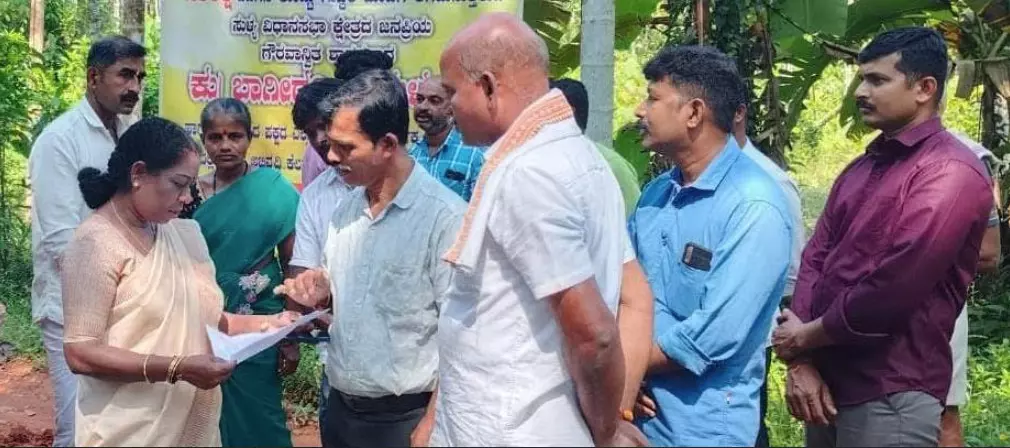 ಎಡಮಂಗಲ ರೈಲ್ವೆ ನಿಲ್ದಾಣದಲ್ಲಿ ಎಕ್ಸ್ಪ್ರೆಸ್ ರೈಲು ನಿಲುಗಡೆಗೆ ಮನವಿ ಎಡಮಂಗಲ ರೈಲ್ವೆ ನಿಲ್ದಾಣದಲ್ಲಿ ಎಕ್ಸ್ಪ್ರೆಸ್ ರೈಲು ನಿಲುಗಡೆಗೆ ಮನವಿ