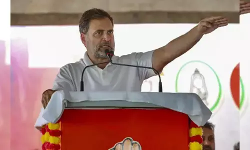 ಶುದ್ಧ ಗಾಳಿಗಾಗಿ ಆಗ್ರಹಿಸಿದ ಪ್ರತಿಭಟನಾಕಾರರ ಬಂಧನ; ನಾಗರಿಕರನ್ನು ಕ್ರಿಮಿನಲ್ ಗಳಂತೆ ನಡೆಸಿಕೊಳ್ಳಲಾಗುತ್ತಿದೆ ಎಂದ ರಾಹುಲ್ ಗಾಂಧಿ