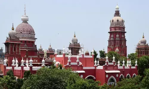 ತೃತೀಯ ಲಿಂಗಿಗಳಿಗೆ ಮಕ್ಕಳನ್ನು ದತ್ತು ತೆಗೆದುಕೊಳ್ಳುವ ಅವಕಾಶ ಏಕೆ ನೀಡಬಾರದು?: ಕೇಂದ್ರವನ್ನು ಪ್ರಶ್ನಿಸಿದ ಮದ್ರಾಸ್ ಹೈಕೋರ್ಟ್