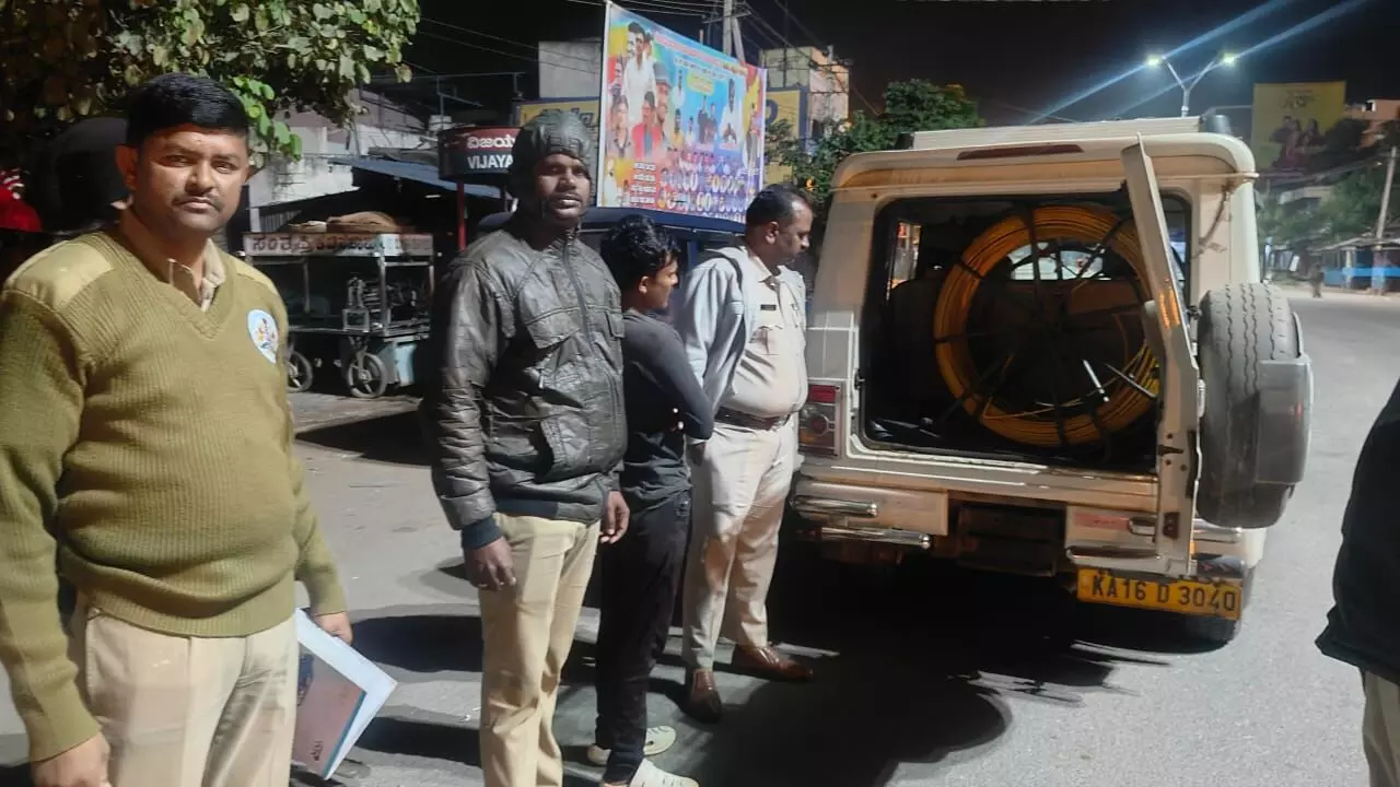 ಕೆಂಪುಕೋಟೆ ಬಳಿ ಸ್ಫೋಟ : ವಿಜಯನಗರ ಜಿಲ್ಲೆಯಲ್ಲಿ ಹೈ ಅಲರ್ಟ್ ಕೆಂಪುಕೋಟೆ ಬಳಿ ಸ್ಫೋಟ : ವಿಜಯನಗರ ಜಿಲ್ಲೆಯಲ್ಲಿ ಹೈ ಅಲರ್ಟ್