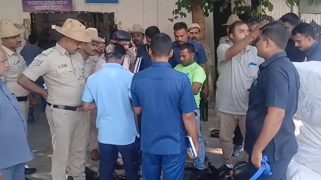 ದೆಹಲಿಯ ಕೆಂಪುಕೋಟೆ ಬಳಿ ಸ್ಫೋಟ : ಕಲಬುರಗಿ ನಗರದ ವಿವಿಧೆಡೆ ತಪಾಸಣೆ ದೆಹಲಿಯ ಕೆಂಪುಕೋಟೆ ಬಳಿ ಸ್ಫೋಟ : ಕಲಬುರಗಿ ನಗರದ ವಿವಿಧೆಡೆ ತಪಾಸಣೆ