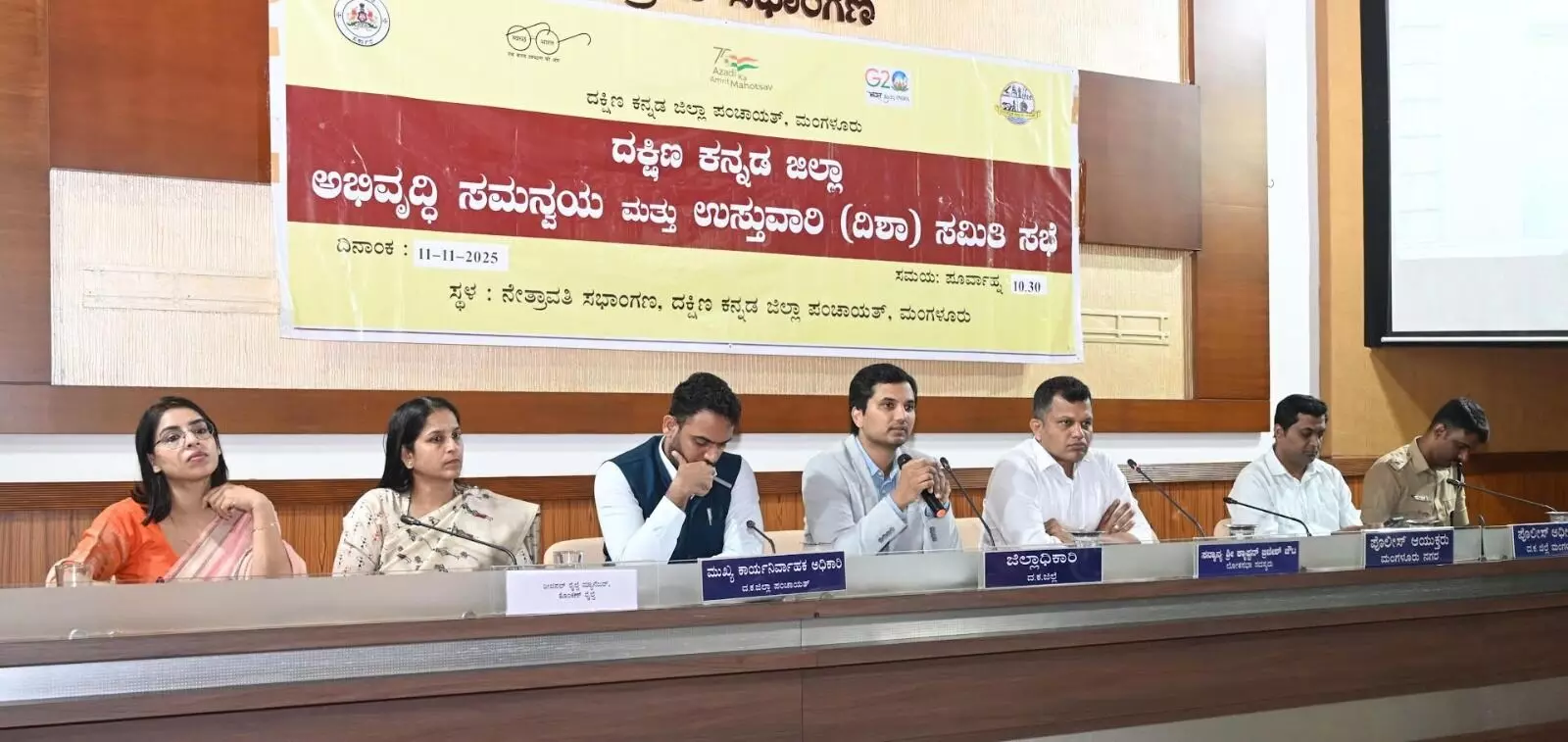 ಕೆಂಪು ಕಲ್ಲು ದರ ನಿಯಂತ್ರಣಕ್ಕೆ ಶಾಸಕರ ಒತ್ತಾಯ ಕೆಂಪು ಕಲ್ಲು ದರ ನಿಯಂತ್ರಣಕ್ಕೆ ಶಾಸಕರ ಒತ್ತಾಯ