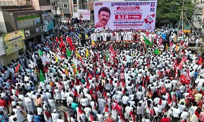 ತಮಿಳುನಾಡಿನಲ್ಲಿ ಎಸ್ಐಆರ್ ವಿರುದ್ಧ ಡಿಎಂಕೆ, ಮಿತ್ರ ಪಕ್ಷಗಳಿಂದ ಪ್ರತಿಭಟನೆ