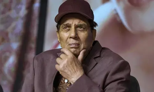 ಬಾಲಿವುಡ್ ನಟ ಧರ್ಮೇಂದ್ರ ಅವರ ಆರೋಗ್ಯ ಸ್ಥಿರವಾಗಿದ್ದು, ಚೇತರಿಸಿಕೊಳ್ಳುತ್ತಿದ್ದಾರೆ : ಸ್ಪಷ್ಟನೆ ನೀಡಿದ ಕುಟುಂಬ