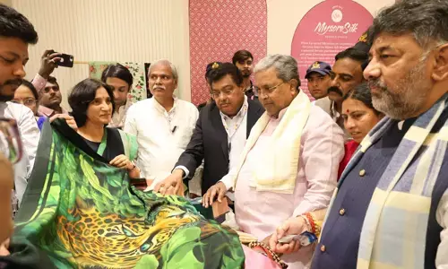 ಕೆಂಪೇಗೌಡ ವಿಮಾನ ನಿಲ್ದಾಣದಲ್ಲಿ ಆಕರ್ಷಕ ʼಕಲಾಲೋಕ ಮಳಿಗೆಗೆʼ ಮುಖ್ಯಮಂತ್ರಿ ಸಿದ್ದರಾಮಯ್ಯ ಚಾಲನೆ