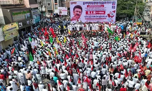 ತಮಿಳುನಾಡಿನಲ್ಲಿ ಎಸ್ಐಆರ್ ವಿರುದ್ಧ ಡಿಎಂಕೆ, ಮಿತ್ರ ಪಕ್ಷಗಳಿಂದ ಪ್ರತಿಭಟನೆ