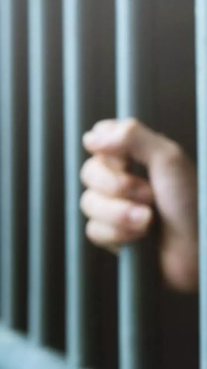 ದೇಶದ ಜೈಲುಗಳಲ್ಲಿರುವ ಶೇ.70 ಮಂದಿ ಕೈದಿಗಳ ಅಪರಾಧ ಈವರೆಗೆ ದೃಢಪಟ್ಟಿಲ್ಲ ದೇಶದ ಜೈಲುಗಳಲ್ಲಿರುವ ಶೇ.70 ಮಂದಿ ಕೈದಿಗಳ ಅಪರಾಧ ಈವರೆಗೆ ದೃಢಪಟ್ಟಿಲ್ಲ