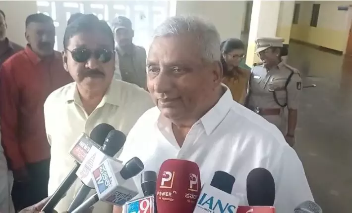 ದಿಲ್ಲಿ ಕಾರು ಸ್ಫೋಟ ಕೇಂದ್ರದ ಭದ್ರತಾ ವೈಫಲ್ಯಕ್ಕೆ ಕನ್ನಡಿ: ಸಚಿವ ವೆಂಕಟೇಶ್ ದಿಲ್ಲಿ ಕಾರು ಸ್ಫೋಟ ಕೇಂದ್ರದ ಭದ್ರತಾ ವೈಫಲ್ಯಕ್ಕೆ ಕನ್ನಡಿ: ಸಚಿವ ವೆಂಕಟೇಶ್