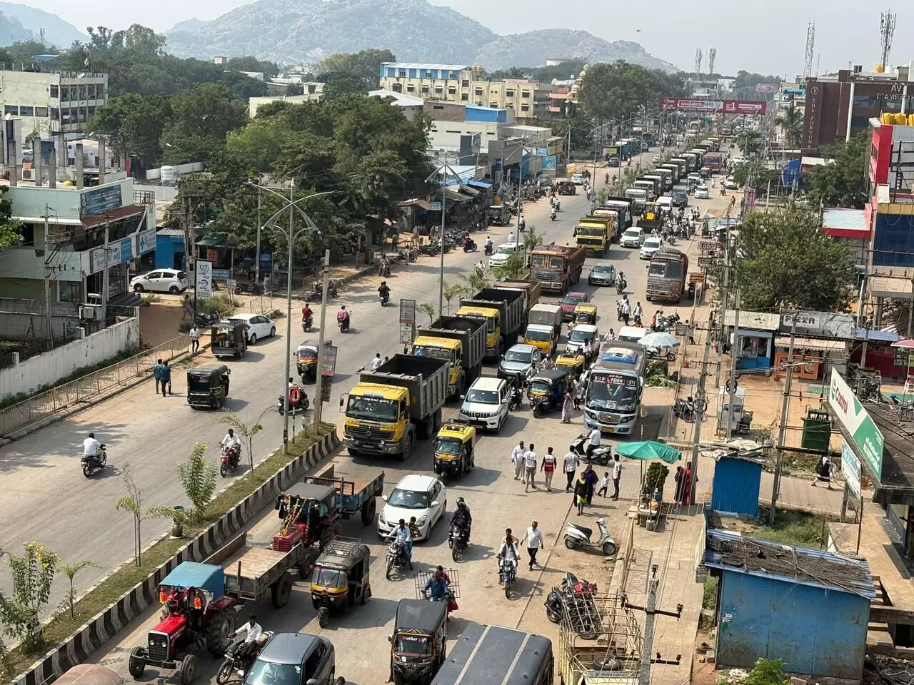 ಕೊಪ್ಪಳ ಜಿಲ್ಲಾ ಗುತ್ತಿಗೆದಾರ ಸಂಘದಿಂದ ನಗರದಲ್ಲಿ ಬೃಹತ್ ಪ್ರತಿಭಟನೆ