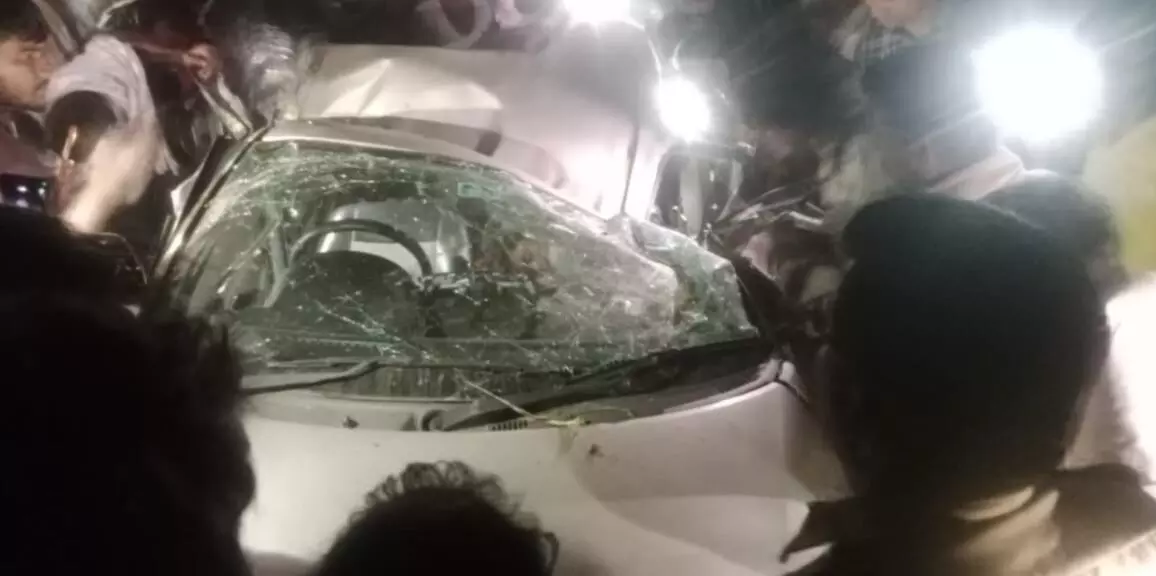 ಬೆಳಗಾವಿ| ವಿದ್ಯುತ್ ಕಂಬಕ್ಕೆ ಕಾರು ಢಿಕ್ಕಿ: ಯುವಕ ಮೃತ್ಯು, ಮತ್ತೋರ್ವನ ಸ್ಥಿತಿ ಗಂಭೀರ ಬೆಳಗಾವಿ| ವಿದ್ಯುತ್ ಕಂಬಕ್ಕೆ ಕಾರು ಢಿಕ್ಕಿ: ಯುವಕ ಮೃತ್ಯು, ಮತ್ತೋರ್ವನ ಸ್ಥಿತಿ ಗಂಭೀರ