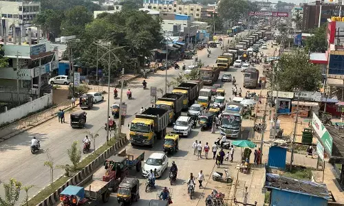 ಕೊಪ್ಪಳ ಜಿಲ್ಲಾ ಗುತ್ತಿಗೆದಾರ ಸಂಘದಿಂದ ನಗರದಲ್ಲಿ ಬೃಹತ್ ಪ್ರತಿಭಟನೆ