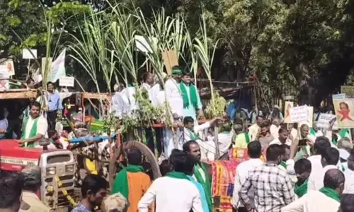 ಕಬ್ಬಿಗೆ ಬೆಲೆ ನಿಗದಿ ವಿಚಾರ : ಹುಮನಾಬಾದ್‌ನಲ್ಲಿ ರೈತರಿಂದ ಬೃಹತ್ ಪ್ರತಿಭಟನೆ