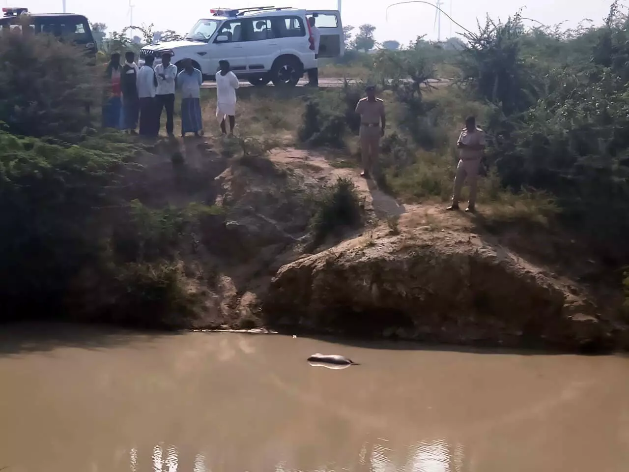 ಗದಗ: ಕೃಷಿ ಹೊಂಡದಲ್ಲಿ ಕೈಕಾಲು ಕಟ್ಟಿದ ಸ್ಥಿತಿಯಲ್ಲಿ ಮೃತದೇಹ ಪತ್ತೆ