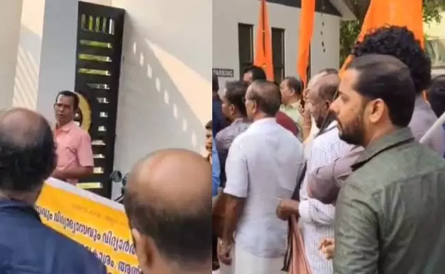 ಕೇರಳ| ಶಬರಿಮಲೆ ವೃತಾಚರಣೆಯ ಕಪ್ಪು ಬಟ್ಟೆ ಧರಿಸಿ ಶಾಲೆಗೆ ಬರುವುದಕ್ಕೆ ವಿರೋಧ: ಗುರುವಾಯೂರಿನ ಶಾಲೆಯ ಮುಂದೆ ಪ್ರತಿಭಟನೆ