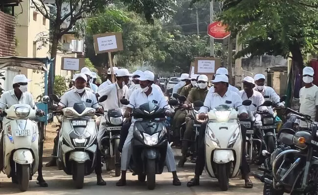 ಕೊಪ್ಪಳ | ಭಾಗ್ಯನಗರ ಪಟ್ಟಣ ಪಂಚಾಯತ್‌ನಿಂದ ಬೈಕ್ ರ‍್ಯಾಲಿ ಮೂಲಕ ಸ್ವಚ್ಛತಾ ಸಂದೇಶ