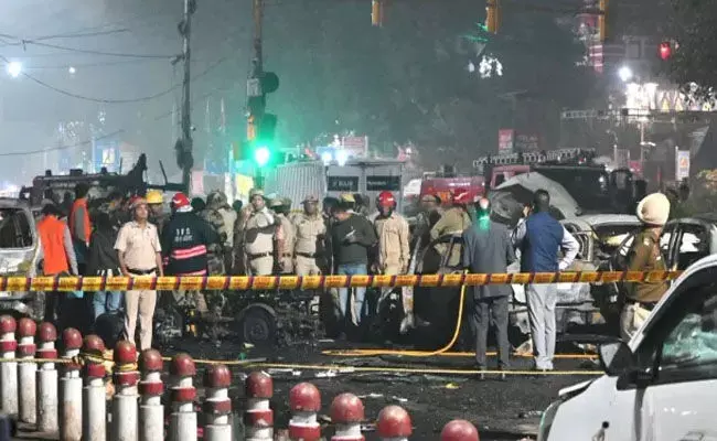 ದಿಲ್ಲಿ | ಕಾರು ಸ್ಫೋಟದ ಸ್ಥಳದ ಸಮೀಪ ಛಾವಣಿಯಲ್ಲಿ ತುಂಡಾದ ಕೈ ಪತ್ತೆ