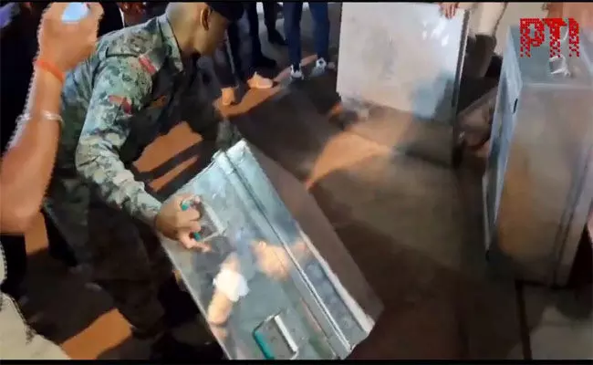 ಬಿಹಾರ | ಮತ ಎಣಿಕೆ ಕೇಂದ್ರಕ್ಕೆ ಇವಿಎಂ ತುಂಬಿದ ಟ್ರಕ್ ರಹಸ್ಯ ಪ್ರವೇಶ : ಆರ್‌ಜೆಡಿ ಆರೋಪ