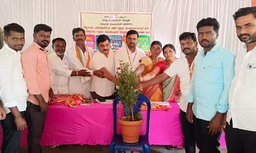 ಕನಕಗಿರಿ | ಗ್ಯಾರಂಟಿ ಯೋಜನೆಗಳನ್ನು ಮನೆ ಮನೆಗೆ ತಲುಪಿಸುವ ಕೆಲಸ ಆಗಬೇಕು : ಹಝರತ್ ಹುಸೇನ್