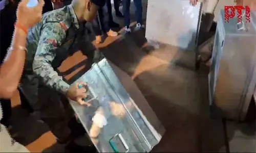 ಬಿಹಾರ | ಮತ ಎಣಿಕೆ ಕೇಂದ್ರಕ್ಕೆ ಇವಿಎಂ ತುಂಬಿದ ಟ್ರಕ್ ರಹಸ್ಯ ಪ್ರವೇಶ : ಆರ್‌ಜೆಡಿ ಆರೋಪ