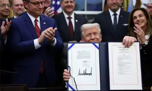 ಅಮೆರಿಕಾ ಸರಕಾರದ ಕಾರ್ಯಸ್ಥಗಿತ ಕೊನೆಗೊಳಿಸುವ ಒಪ್ಪಂದಕ್ಕೆ ಟ್ರಂಪ್ ಸಹಿ