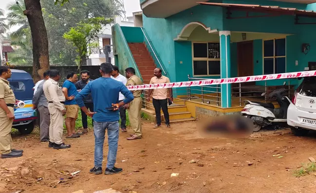 ಮಂಗಳೂರು | ಮನೆಯ ಅಂಗಳದಲ್ಲಿ ವ್ಯಕ್ತಿಯ ಮೃತದೇಹ ಪತ್ತೆ