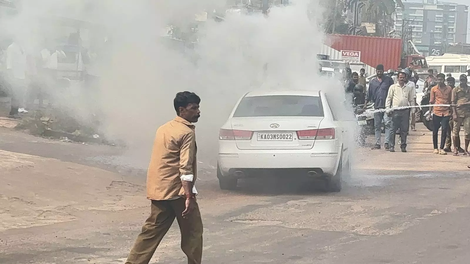 Mangaluru | ನಂತೂರು ಬಳಿ ಹೊತ್ತಿ ಉರಿದ ಕಾರು