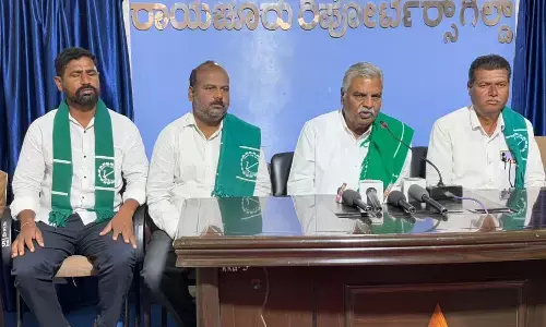 ರಾಯಚೂರು | ಕಬ್ಬು ತುಂಬಿದ ಟ್ರ್ಯಾಕ್ಟರ್ ಗಳಿಗೆ ಬೆಂಕಿ ಹಚ್ಚಿರುವುದರ ಹಿಂದೆ ಕಾರ್ಖಾನೆ ಮಾಲಕರ ಸಂಚಿದೆ : ಚಾಮರಸ ಮಾಲೀಪಾಟೀಲ್