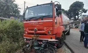 Shivamogga | ತೀರ್ಥಹಳ್ಳಿಯಲ್ಲಿ ಟ್ಯಾಂಕರ್ - ಬೈಕ್ ಮಧ್ಯೆ ಅಪಘಾತ: ಓರ್ವ ಮೃತ್ಯು