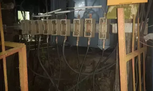 ಕಾಸರಗೋಡು | ಮನೆಯ ಕರೆಂಟ್ ತೆಗೆದದ್ದಕ್ಕೆ ಊರಿಗೆ ವಿದ್ಯುತ್ ಸಂಪರ್ಕ ಇಲ್ಲದಂತೆ ಮಾಡಿದ ವ್ಯಕ್ತಿ!