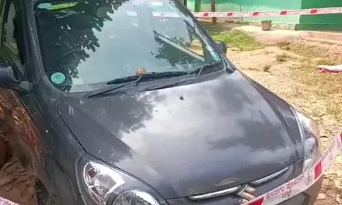 ಮಡಿಕೇರಿ | ಚೆಕ್‌ಪೋಸ್ಟ್ ನಲ್ಲಿ ತಪಾಸಣೆ ವೇಳೆ ಕಾರಿನಲ್ಲಿ ಮಹಿಳೆಯ ಮೃತದೇಹ ಪತ್ತೆ