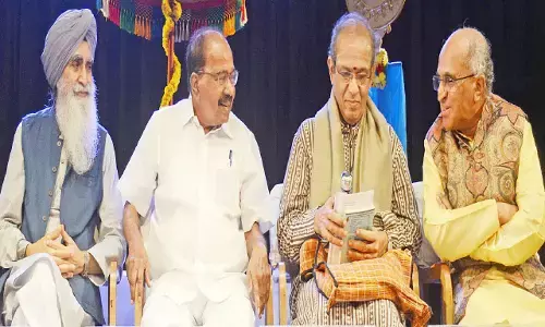 ಸಾಂಸ್ಕೃತಿಕ ಜಗತ್ತಿನ ನಿರ್ಮಾಣಕ್ಕೆ ಒತ್ತು ನೀಡಬೇಕು : ವೀರಪ್ಪ ಮೊಯ್ಲಿ