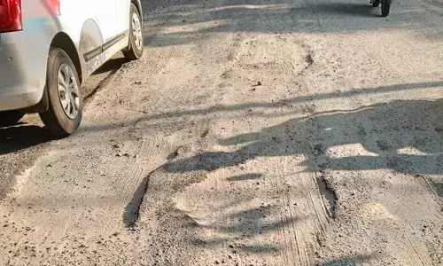 Udupi | ಬ್ರಹ್ಮಗಿರಿ- ಬನ್ನಂಜೆ ರಸ್ತೆ ಗುಂಡಿಮಯ: ದುರಸ್ತಿಗೆ ಆಗ್ರಹ