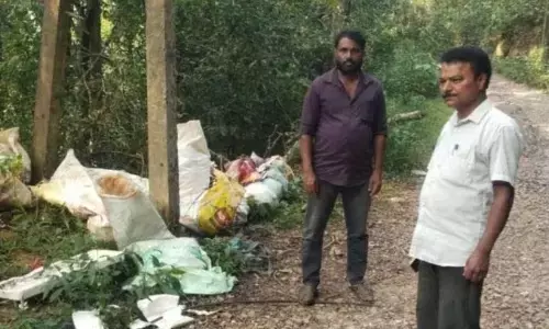 ಸುಳ್ಯ | ಆನೆಗುಂಡಿ ವ್ಯಾಪ್ತಿಯಲ್ಲಿ ಕಸ ಎಸೆತ : ಕನಕಮಜಲು ಗ್ರಾಮ ಪಂಚಾಯತ್‌ನಿಂದ ದಂಡ