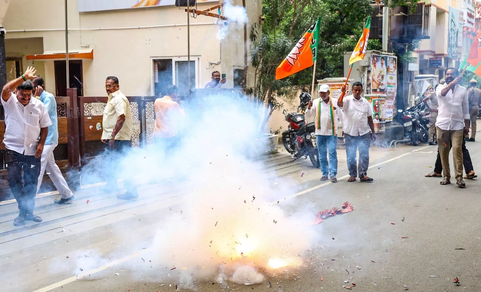 ಬಿಹಾರದಲ್ಲಿ ಎನ್​ಡಿಎಗೆ ಐತಿಹಾಸಿಕ ಗೆಲುವು; ಚಿತ್ರಗಳಲ್ಲಿ ನೋಡಿ