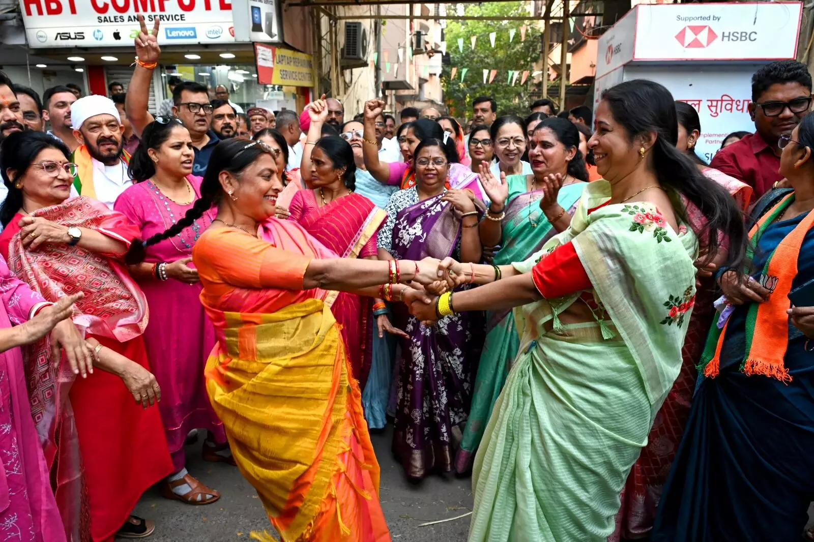 ಬಿಹಾರದಲ್ಲಿ ಎನ್​ಡಿಎಗೆ ಐತಿಹಾಸಿಕ ಗೆಲುವು; ಚಿತ್ರಗಳಲ್ಲಿ ನೋಡಿ