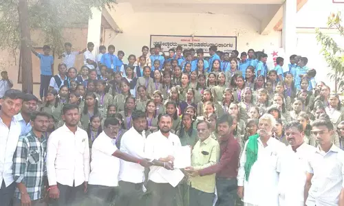 ಕನಕಗಿರಿ | ಸರಕಾರಿ ಶಾಲೆ, ಪಿಯು ಕಾಲೇಜುಗಳ ವಿಲೀನದ ವಿರುದ್ಧ ಎಸ್‌ಎಫ್‌ಐ ಪ್ರತಿಭಟನೆ