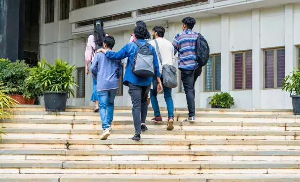 ಸಂಪಾದಕೀಯ | ಖಾಸಗಿ ಕಾಲೇಜುಗಳಿಗೆ ಅವೈಜ್ಞಾನಿಕ ಅನುಮತಿ