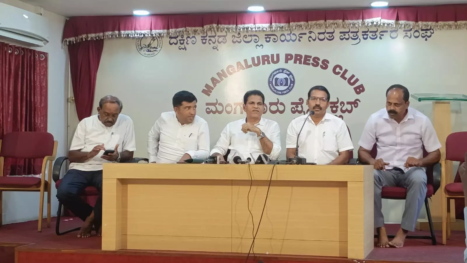 ಪರವಾನಿಗೆ ಹೆಚ್ಚಾದಲ್ಲಿ ಎರಡು ತಿಂಗಳಲ್ಲಿ ಕೆಂಪುಕಲ್ಲು ದರ ಇಳಿಕೆ: ದ.ಕ. ಜಿಲ್ಲಾ ಕೆಂಪುಕಲ್ಲು ಪಾಯ ಒಕ್ಕೂಟ