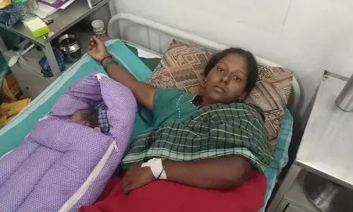 ಚಾಮರಾಜನಗರ | ಆಸ್ಪತ್ರೆಗೆ ಕರೆದೊಯ್ಯುತ್ತಿದ್ದ ದಾರಿಮಧ್ಯೆ ಆ್ಯಂಬುಲೆನ್ಸ್ ನಲ್ಲೇ ಮಗುವಿಗೆ ಜನ್ಮ ನೀಡಿದ ಮಹಿಳೆ