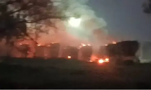 Bagalkote| ಕಬ್ಬು ತುಂಬಿದ್ದ ಟ್ರ್ಯಾಕ್ಟರ್ ಗಳಿಗೆ ಬೆಂಕಿ ಹಚ್ಚಿದ ಪ್ರಕರಣ: 700 ರೈತರ ಮೇಲೆ ಎಫ್ಐಆರ್