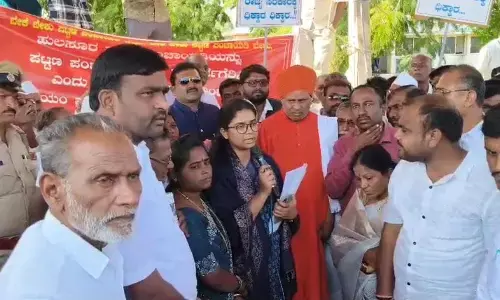 ಬೀದರ್ | ಹುಲಸೂರ್ ಪಟ್ಟಣ ಪಂಚಾಯಿತಿಯಾಗಿ ಮೇಲ್ದರ್ಜೆಗೇರಿಸುವಂತೆ ಆಗ್ರಹಿಸಿ ಪ್ರತಿಭಟನೆ